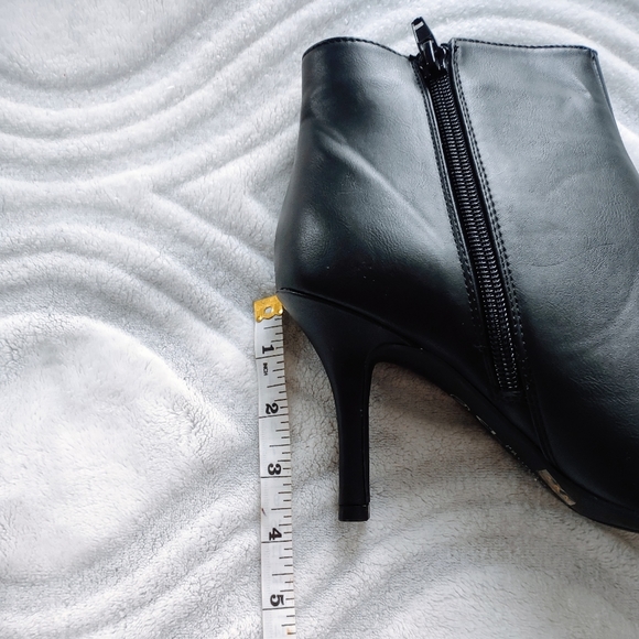 🧡CL By Laundry Size 7 Black Ankle Boots - Picture 3 of 6